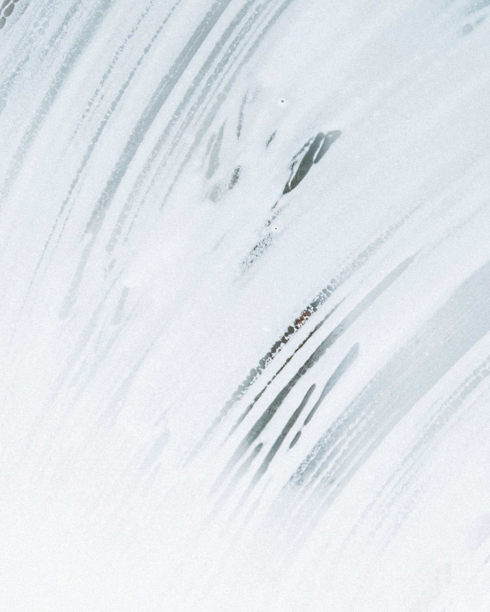 Texture close-up of MÁDARA Organic Skincare gloss and vibrancy shampoo A4003 shampoo �swatch demonstrates consistency and finish.