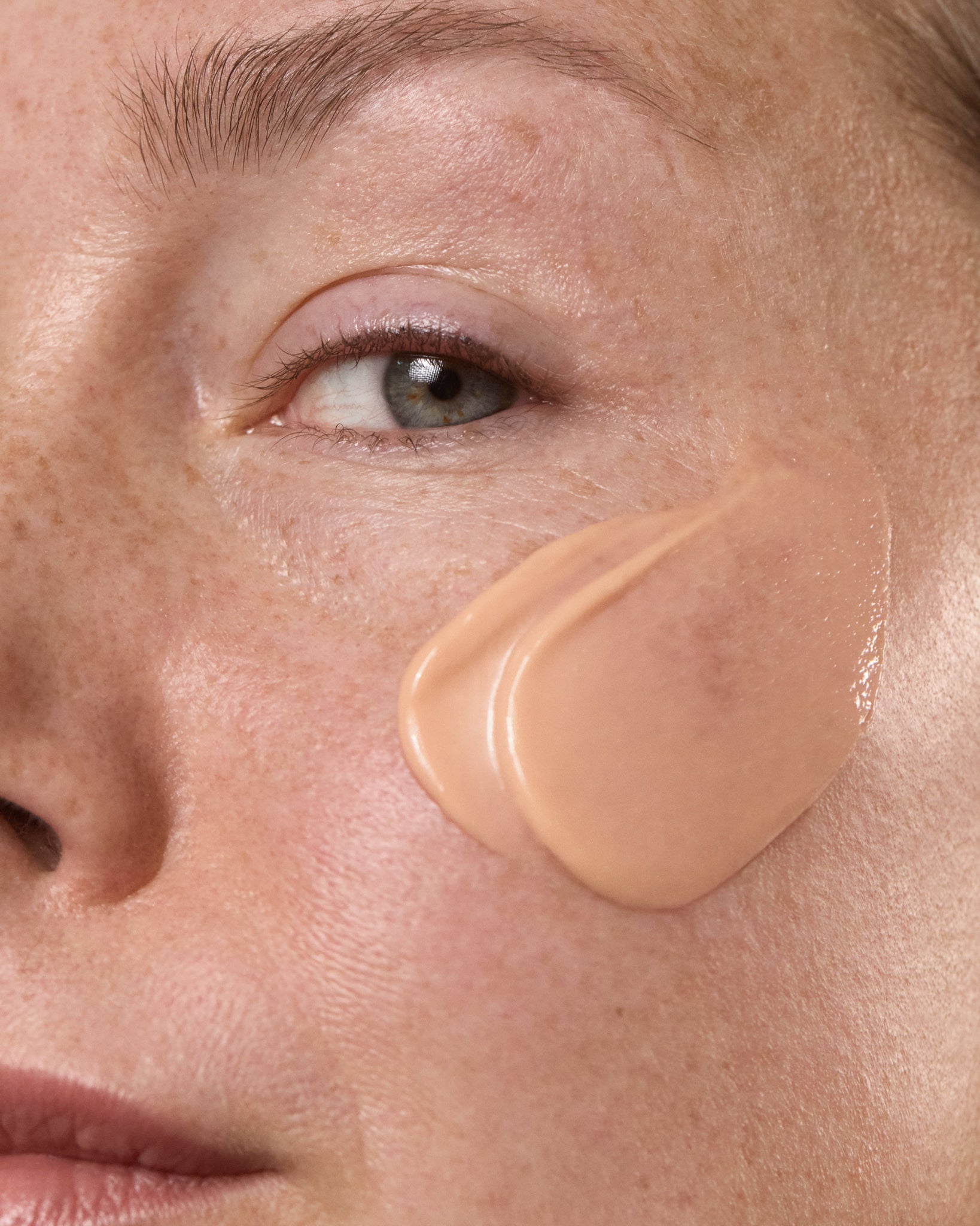 MรDARA Organic Skincare hyperpigmentation serum A2125 serum product photo on plain background.