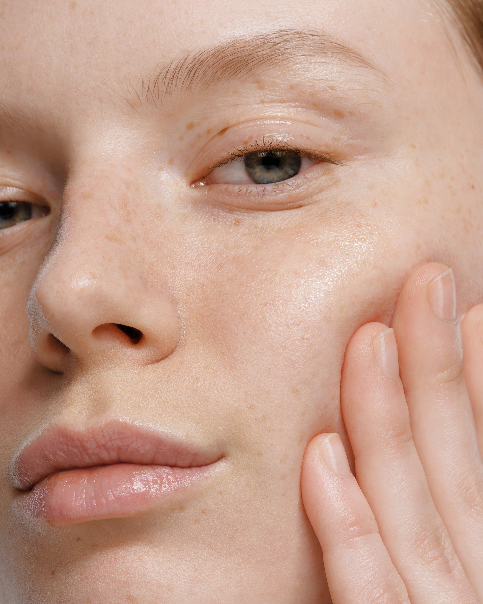MÁDARA Organic Skincare skin renewal routine A0035 product photo on plain background.